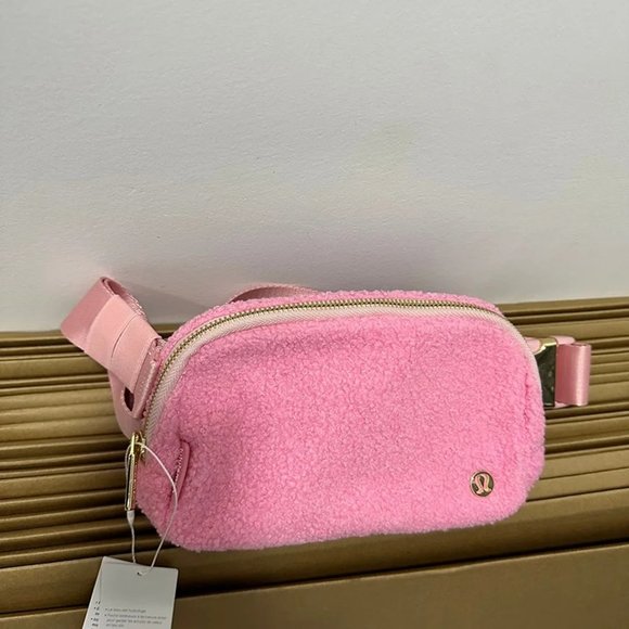 Everywhere Belt Bag 1L *Fleece